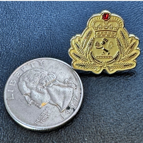 Vintage Gold Tone Maritime Crest Lapel Pin Crown Anchor Nautical - Picture 4 of 4